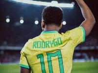 C7-内马尔回归赛场，出色防守首场状态亮眼，热火观众沸腾！的简单介绍